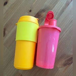 A set of 2 Tupperware zippy cups